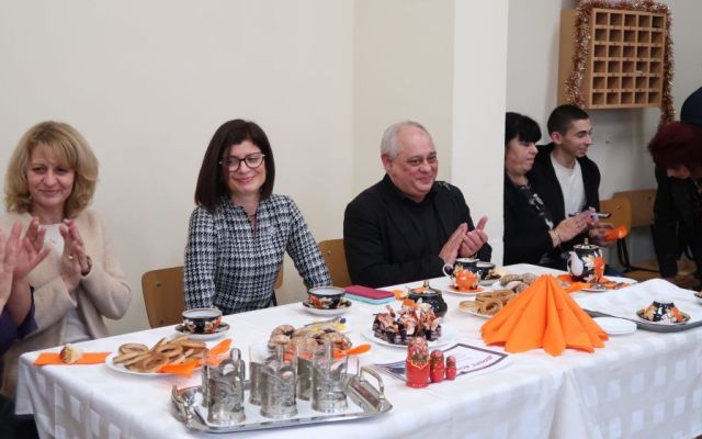 "На чаша руски чай с Пушкин" - интердисциплинарен урок - БЕЛ + РЕ + УП: Кетъринг с IX "в" клас