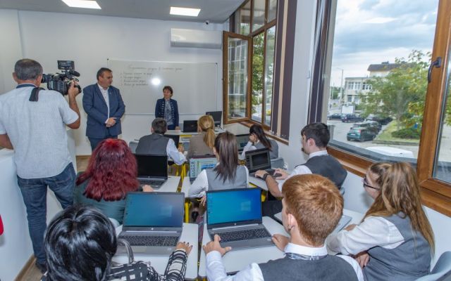 Официален старт на ново изграден STEM център в Професионална гимназия по хотелиерство и туризъм „Академик Неделчо Неделчев“
