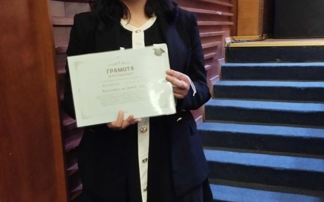 Поздравления на нашите завършващи дванадесетокласници!