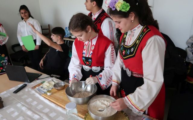 Пътят на хляба - едно пътешествие с iхб клас в хлебозавод „Демеа“