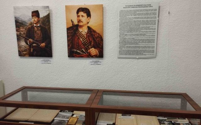 Урок по история в библиотеката: ПГХТ – Сливен почете героите от Април 1876-а