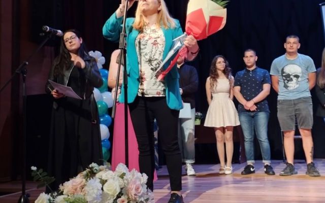 Поздравления на нашите завършващи дванадесетокласници!