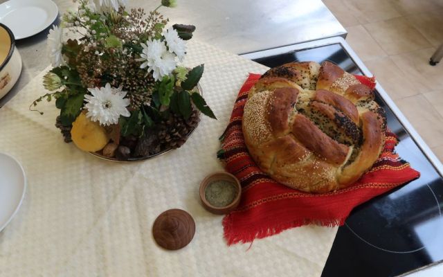 В очакване на Никулден с Дора Куршумова  и учениците на ПГХТ „Акад. Н. Неделчев“