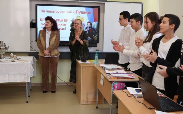 "На чаша руски чай с Пушкин" - интердисциплинарен урок - БЕЛ + РЕ + УП: Кетъринг с IX "в" клас
