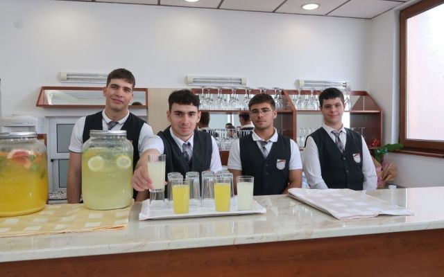 ПГХТ „Акад. Н. Неделчев“ откри модерен STEM център