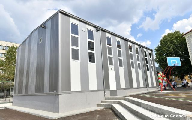 Открихме новия физкултурен салон и обновената сграда на Професионална гимназия по хотелиерство и туризъм „Академик Неделчо Неделчев“ [15.09.2021]