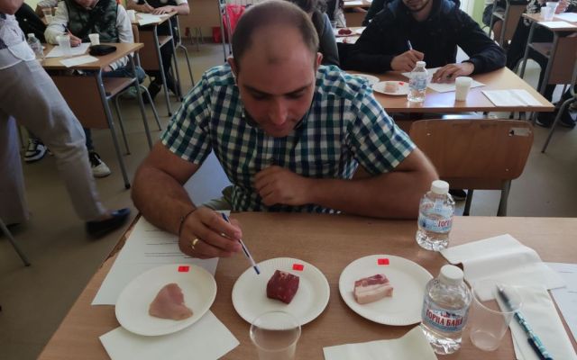 Представители на Асоциацията на месопреработвателите в България с впечатляваща презентация в ПГХТ „Акад. Неделчо Неделчев” [23.09.2022]