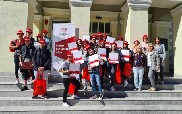 Представители на Асоциацията на месопреработвателите в България с впечатляваща презентация в ПГХТ „Акад. Неделчо Неделчев” [23.09.2022]