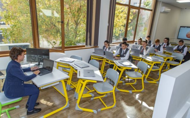 Официален старт на ново изграден STEM център в Професионална гимназия по хотелиерство и туризъм „Академик Неделчо Неделчев“ [28.09.2022]