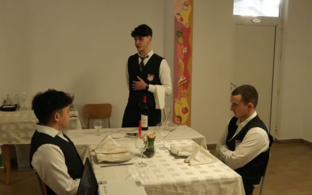Празник на виното в ПГХТ „Академик Неделчо Неделчев“