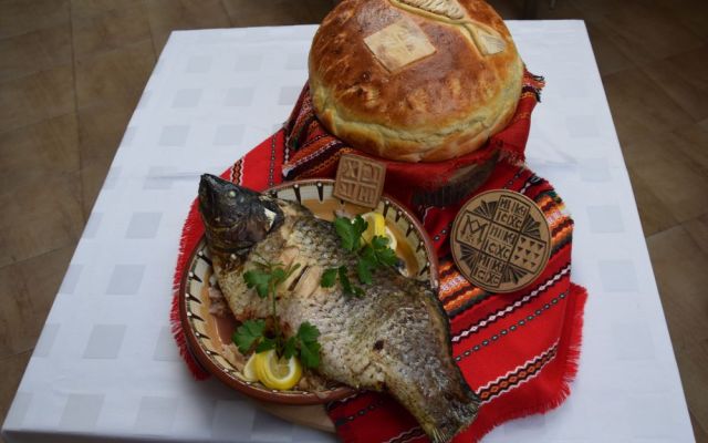 В очакване на Никулден с Дора Куршумова  и учениците на ПГХТ „Акад. Н. Неделчев“ [24.11.2023]