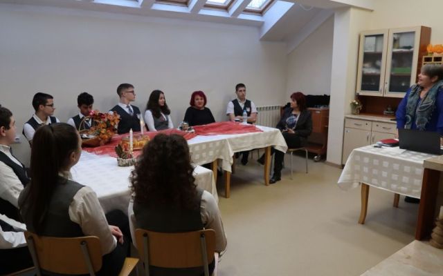 Новогодишна атмосфера с ароматни ястия, легенди за виното и разкази  за днешните винари. [14.12.2023]