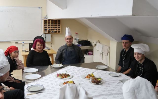 Новогодишна атмосфера с ароматни ястия, легенди за виното и разкази  за днешните винари. [14.12.2023]