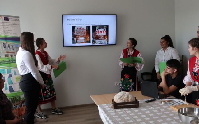 Пътят на хляба - едно пътешествие с iхб клас в хлебозавод „Демеа“ [02.12.2024]