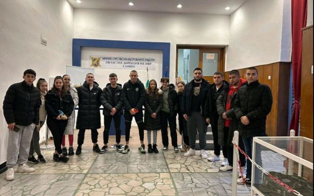 Ученици от ПГХТ взеха участие в Национална програма „Предпазване на младите хора от престъпления“ [29.11.2024]