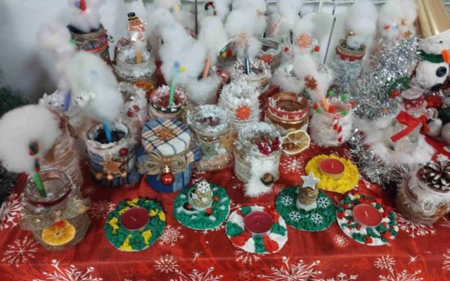 На 06.12.2024 г., Никулден, в Професионална гимназия по хотелиерство и туризъм „Академик Неделчо Неделчев“-Сливен грейнаха коледните светлини! [07.12.2024]