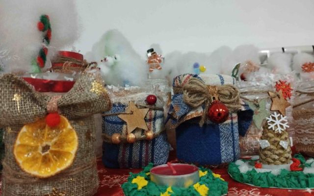 На 06.12.2024 г., Никулден, в Професионална гимназия по хотелиерство и туризъм „Академик Неделчо Неделчев“-Сливен грейнаха коледните светлини! [07.12.2024]