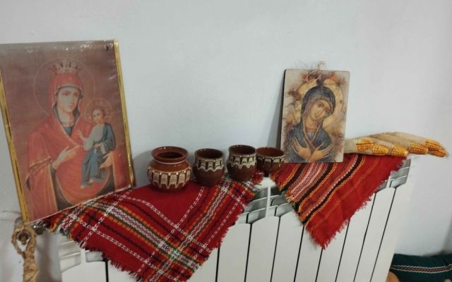 На 06.12.2024 г., Никулден, в Професионална гимназия по хотелиерство и туризъм „Академик Неделчо Неделчев“-Сливен грейнаха коледните светлини! [07.12.2024]