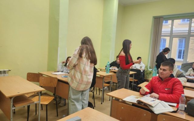 Изненадай с любов