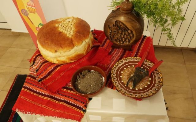 Празник на виното в ПГХТ „Академик Неделчо Неделчев“ [15.02.2025]