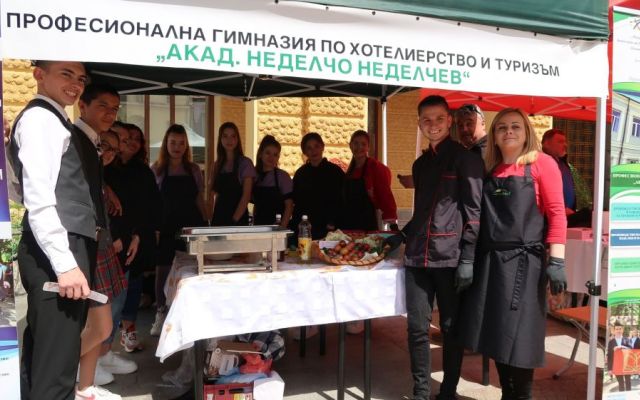 Посрещаме Велики четвъртък с общоградско боядисване на великденски яйца в Сливен [17.04.2025]