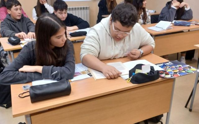 Пъстра литературна магия и вълнуваща среща с поетесата Анна Малешкова [26.11.2025]