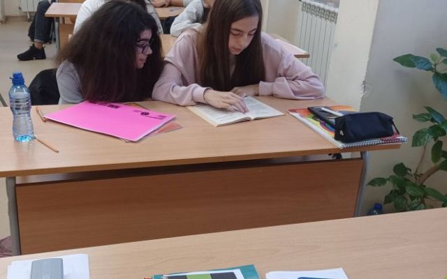 Пъстра литературна магия и вълнуваща среща с поетесата Анна Малешкова [26.11.2025]
