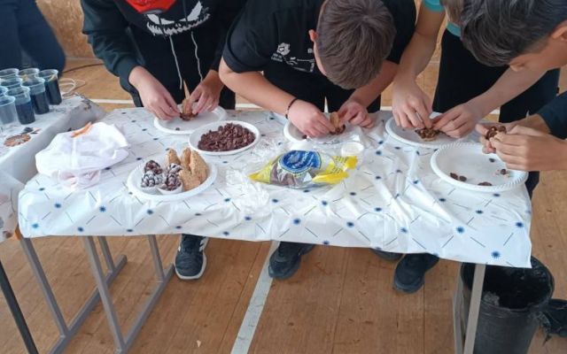 Клуб „Анимационен хоризонт“ подари коледна магия на седмокласници [19.12.2025]