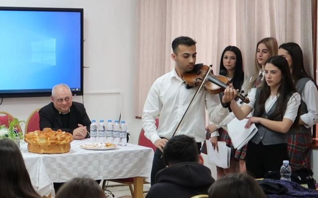 ПГХТ „Акад. Неделчо Неделчев“ отбеляза „Походът на книгите“ с вълнуваща поетична среща [23.04.2026]