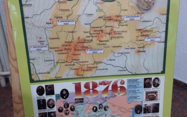 Урок по история в библиотеката: ПГХТ – Сливен почете героите от Април 1876-а [04.05.2026]