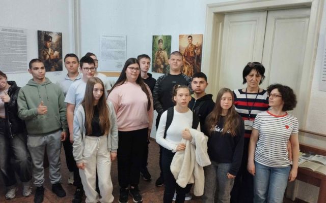 Урок по история в библиотеката: ПГХТ – Сливен почете героите от Април 1876-а [04.05.2026]