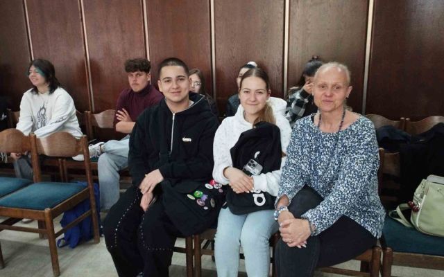 Гласът на младите: ПГХТ с участие в дебат за демокрацията [04.05.2026]