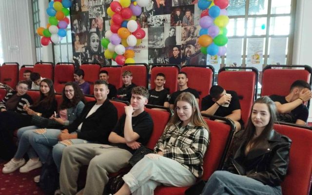 От белия лист до киното: Благой Иванов вдъхнови ученици от ПГХТ да следват въображението си [13.05.2026]