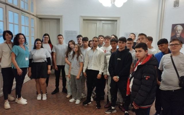 Уроци сред книгите – будителски дух в библиотеката