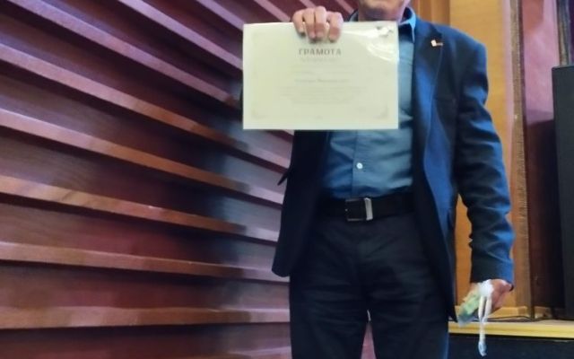 Поздравления на нашите завършващи дванадесетокласници!