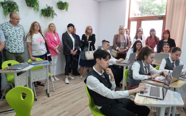 ПГХТ „Акад. Н. Неделчев“ откри модерен STEM център