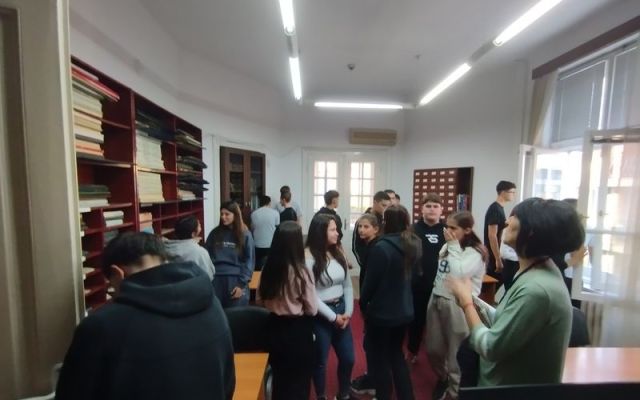 Уроци сред книгите – будителски дух в библиотеката