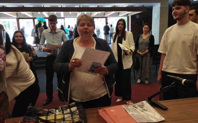Поздравления на нашите завършващи дванадесетокласници!