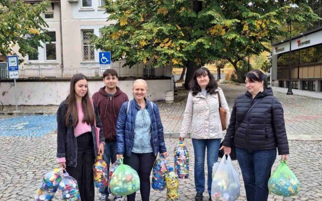 Кампанията "Капачки за бъдеще" продължава в ПГХТ