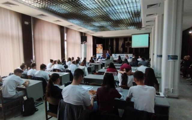 Гласът на младите: ПГХТ с участие в дебат за демокрацията