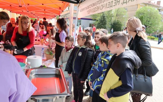 Посрещаме Велики четвъртък с общоградско боядисване на великденски яйца в Сливен