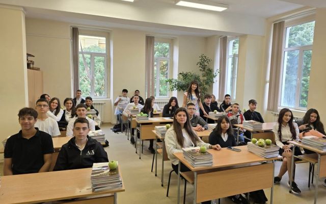Да е успешна, вълнуваща и вдъхновена новата учебна година!