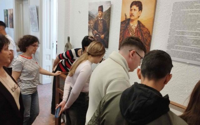 Урок по история в библиотеката: ПГХТ – Сливен почете героите от Април 1876-а