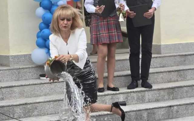 Да е успешна, вълнуваща и вдъхновена новата учебна година!