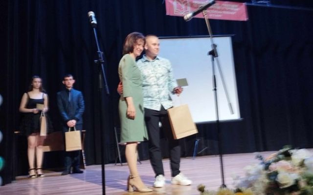 Поздравления на нашите завършващи дванадесетокласници!