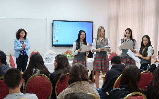 ПГХТ „Акад. Неделчо Неделчев“ отбеляза „Походът на книгите“ с вълнуваща поетична среща
