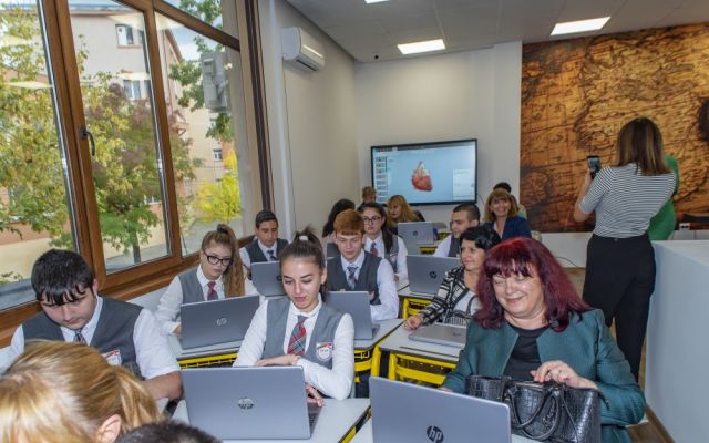 Официален старт на ново изграден STEM център в Професионална гимназия по хотелиерство и туризъм „Академик Неделчо Неделчев“