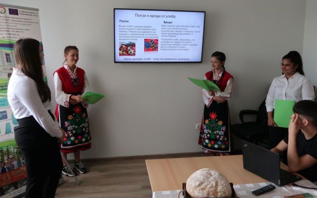 Пътят на хляба - едно пътешествие с iхб клас в хлебозавод „Демеа“