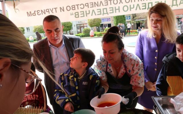 Посрещаме Велики четвъртък с общоградско боядисване на великденски яйца в Сливен