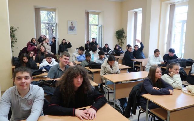 Духът на будителите оживя във вълнуваща викторина в ПГХТ – Сливен